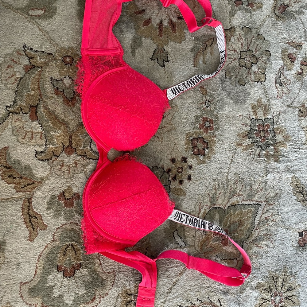 SOLD Victoria secret bra 34b